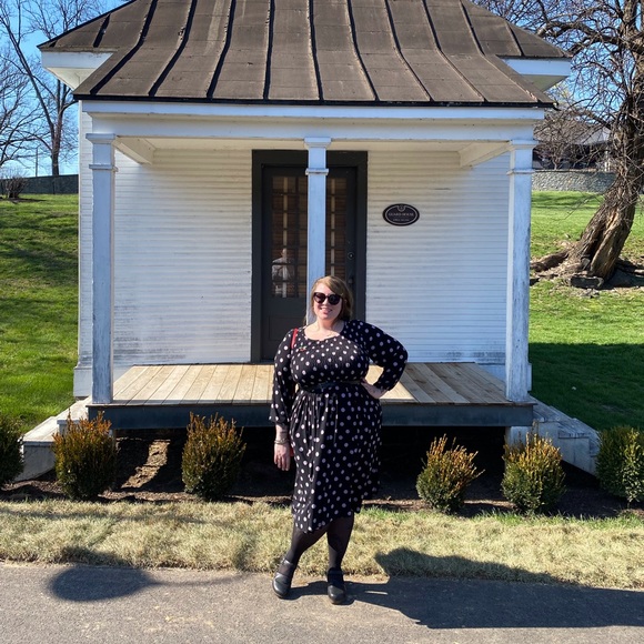 Meet your Posher, Hannah - Picture 2 of 4